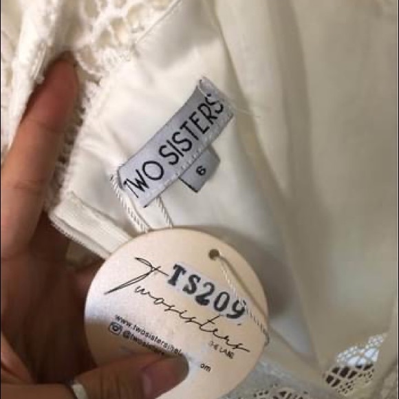 White lace dress - Picture 8 of 9